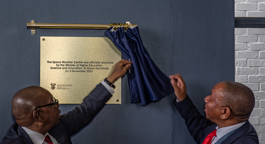 Minister of Higher Education, Science and Innovation, Blade Nzimande and SANSA Board Chair Patrick Ndlovo at the launch of the SANSA Space Weather Centre. Source: SANSA